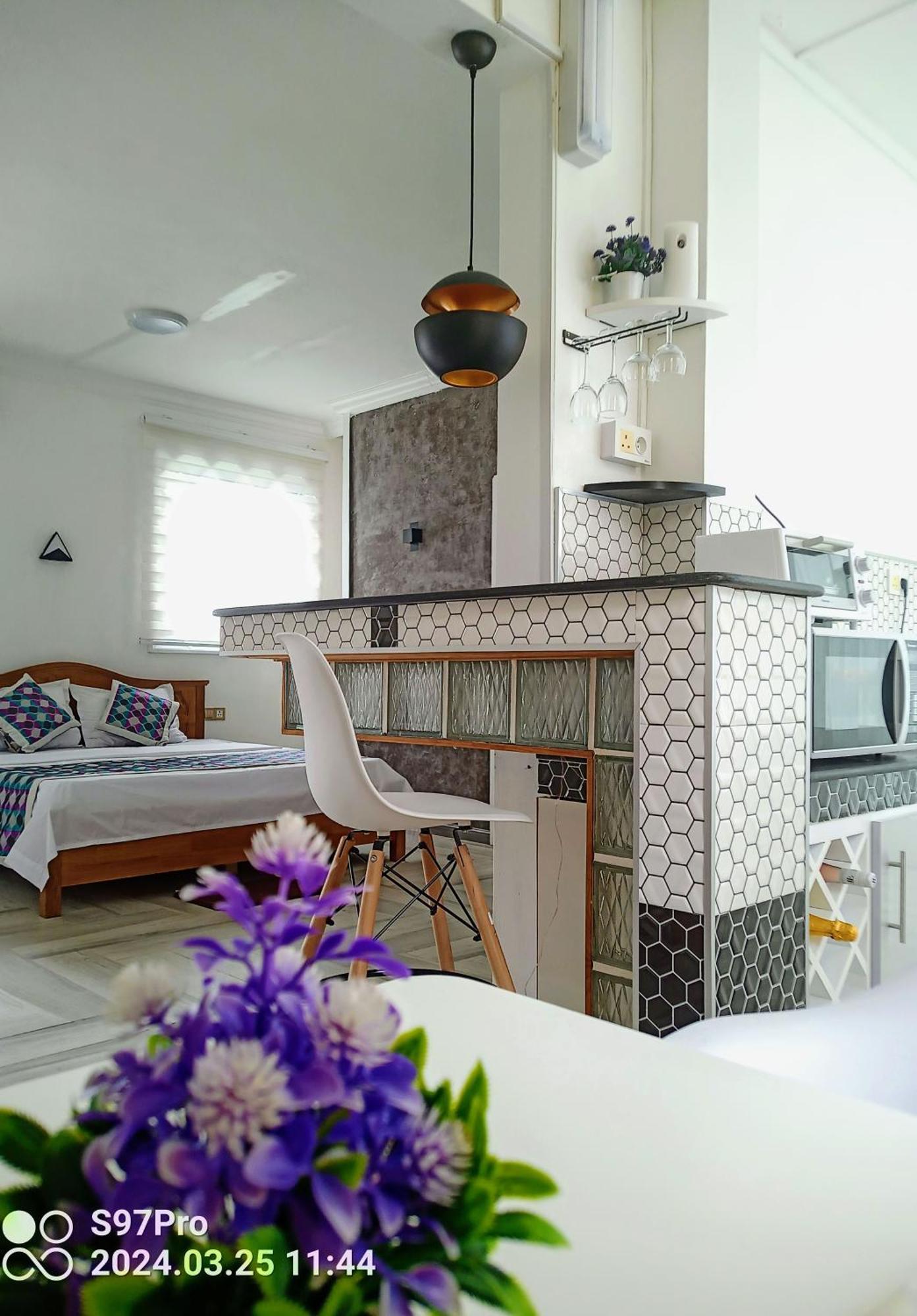 Happy House - Cosy Apartment With Private Pool And Walking Distance To Blue Bay Beach Kültér fotó