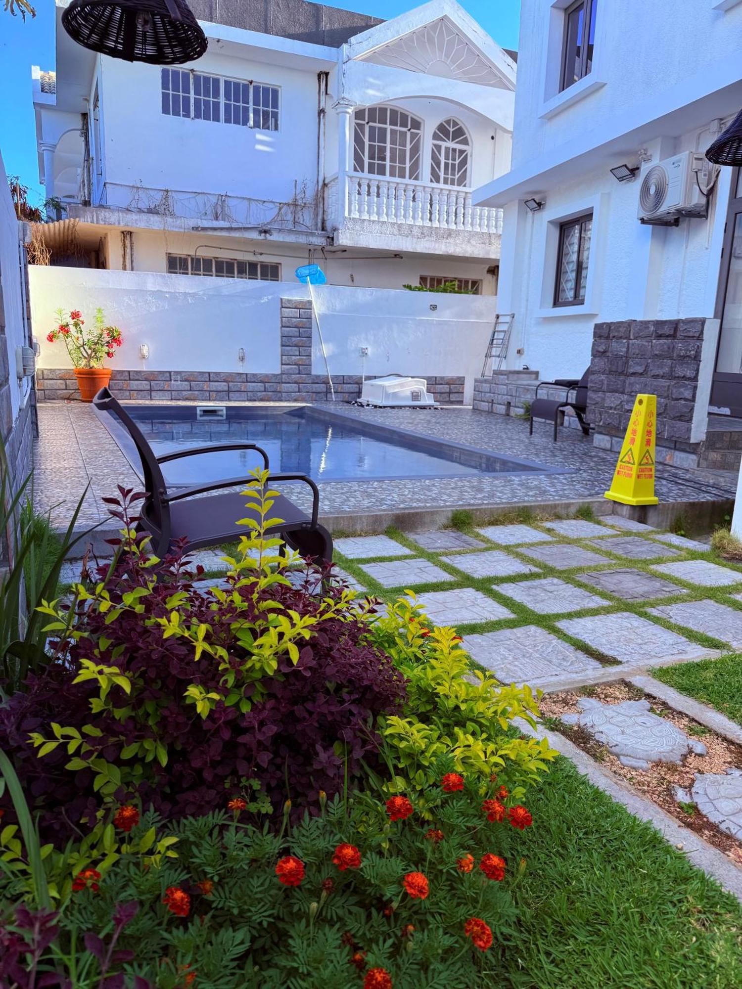 Happy House - Cosy Apartment With Private Pool And Walking Distance To Blue Bay Beach Kültér fotó